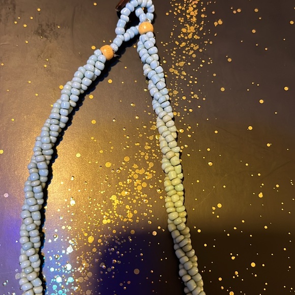 # 397-Elegant Abalone shell design necklace with blue beaded chain - Picture 12 of 14